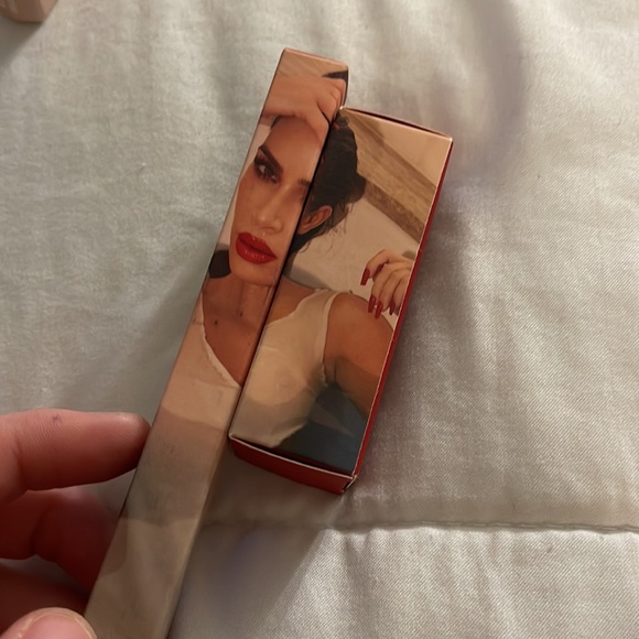 KWW BEAUTY lip liner and lipstick - Picture 3 of 3